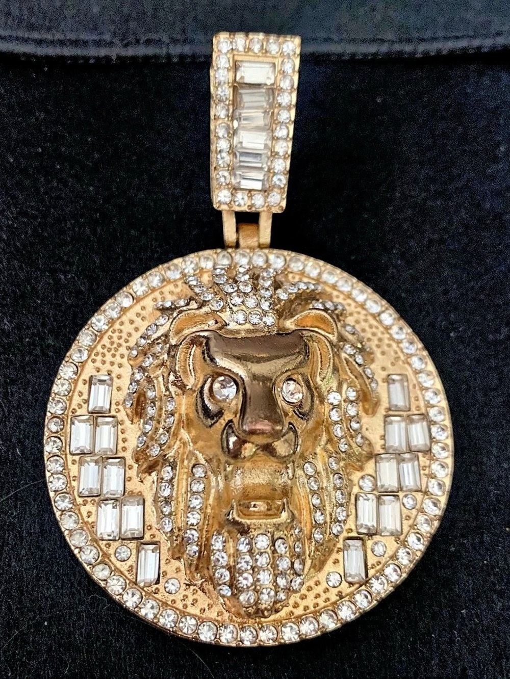 Lion Rhinestone Pendant Necklace in Gold Tone Like New